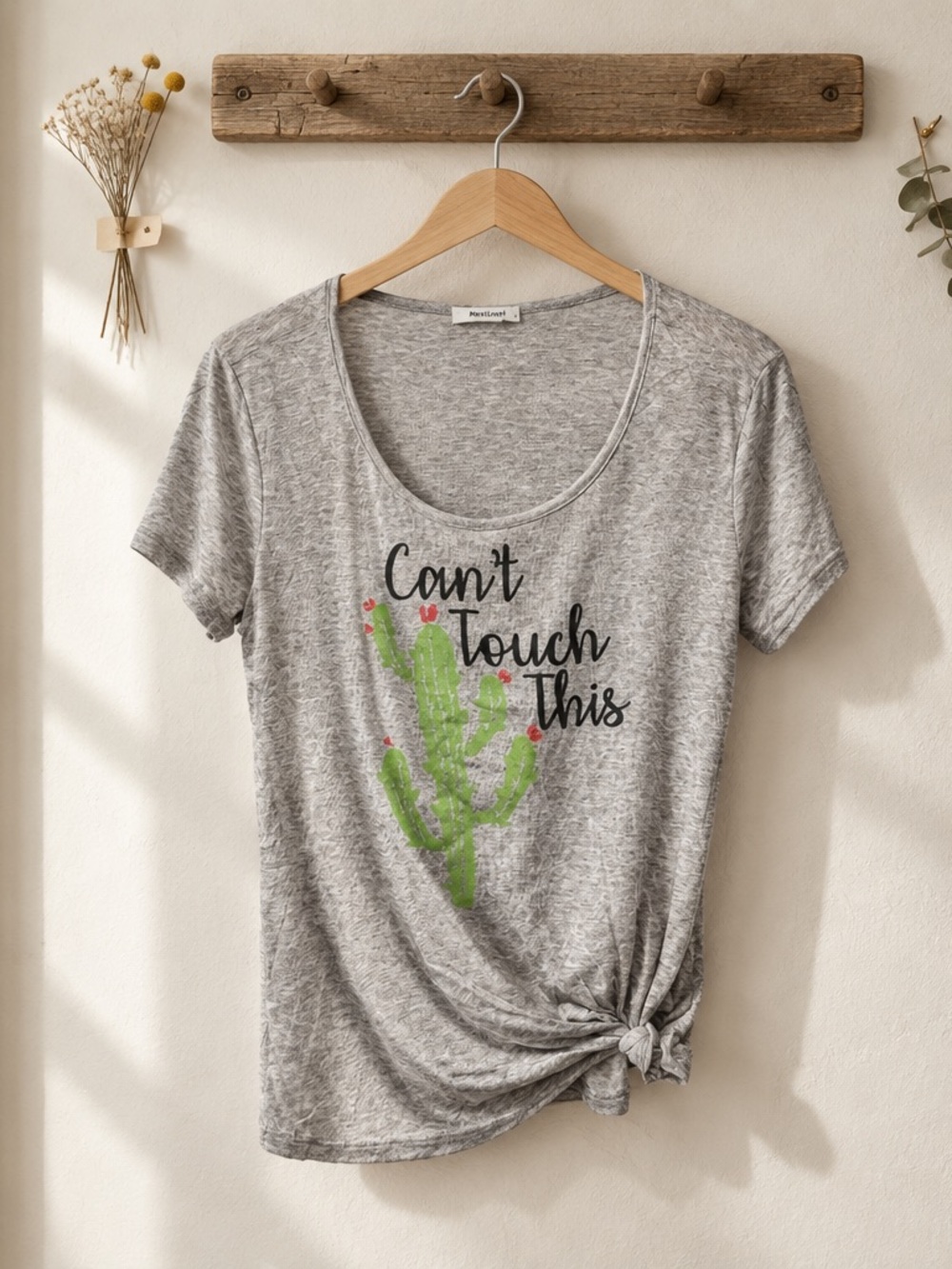 NWT Eyeshadow Women’s Gray Short Sleeve Graphic Tee Shirt Can’t Touch This - L